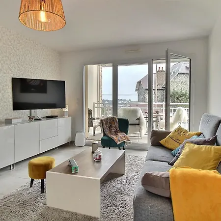 Le Quay بيت للعطل *